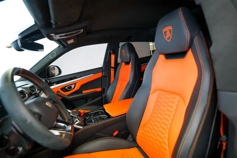 URUS CAPSULE | PANORAMIC ROOF | TWO TONE INTERIOR | WARRANTY AVAILABLE - Image 4