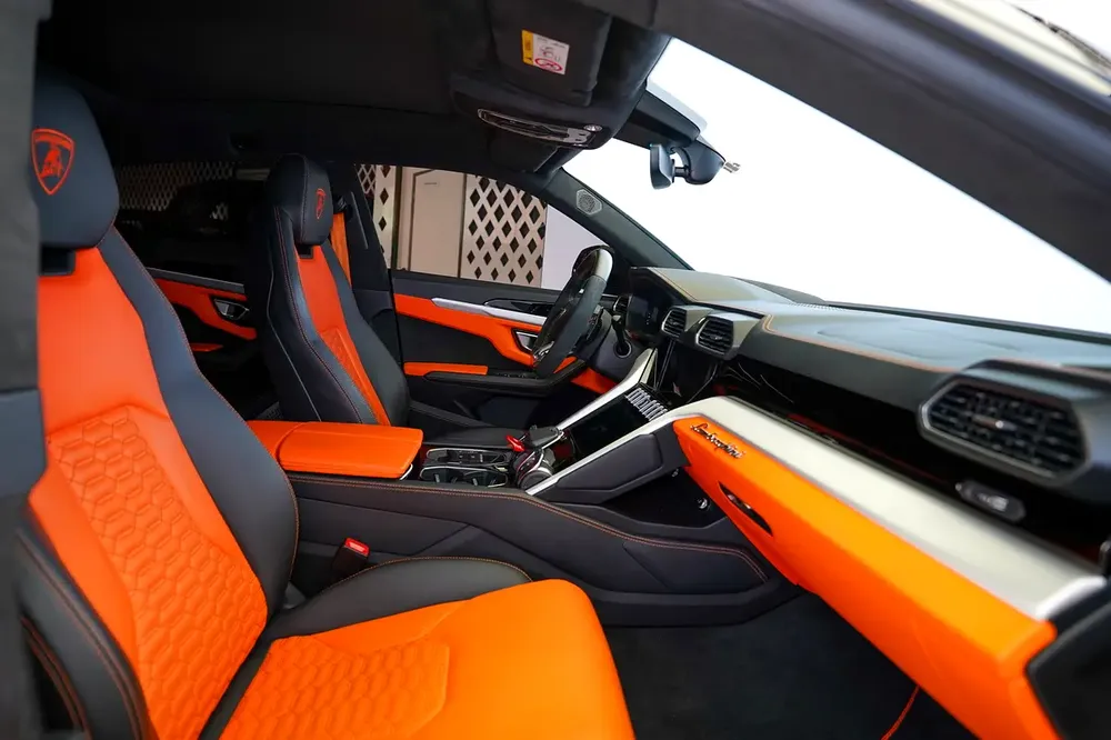URUS CAPSULE | PANORAMIC ROOF | TWO TONE INTERIOR | WARRANTY AVAILABLE - Image 9