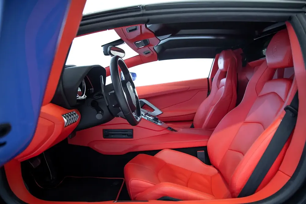 AVENTADOR ROADSTER LP700-4 | BLUE/ORANGE | GCC | CARBON EXTERIOR - Image 10
