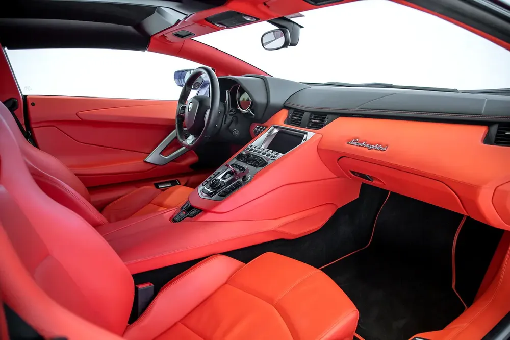 AVENTADOR ROADSTER LP700-4 | BLUE/ORANGE | GCC | CARBON EXTERIOR - Image 11