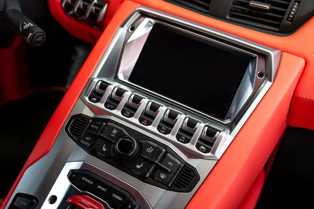 AVENTADOR ROADSTER LP700-4 | BLUE/ORANGE | GCC | CARBON EXTERIOR - Image 12