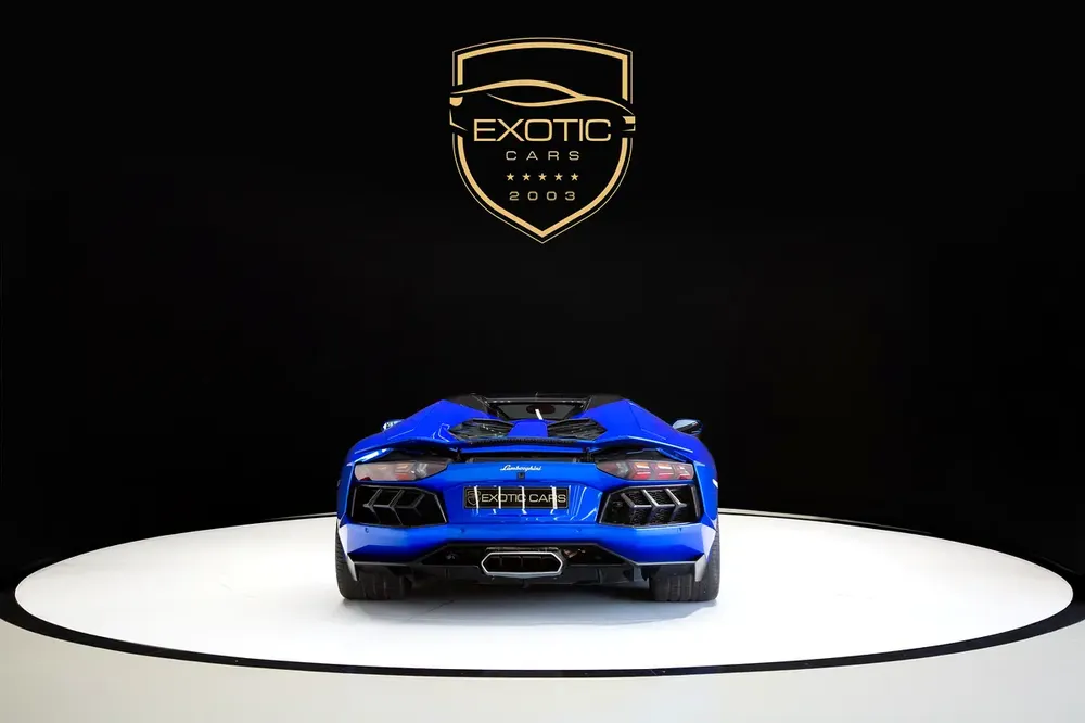 AVENTADOR ROADSTER LP700-4 | BLUE/ORANGE | GCC | CARBON EXTERIOR - Image 4