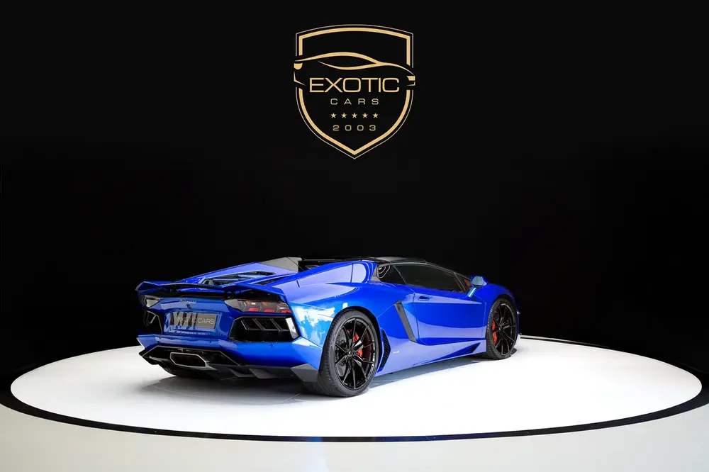 AVENTADOR ROADSTER LP700-4 | BLUE/ORANGE | GCC | CARBON EXTERIOR - Image 5