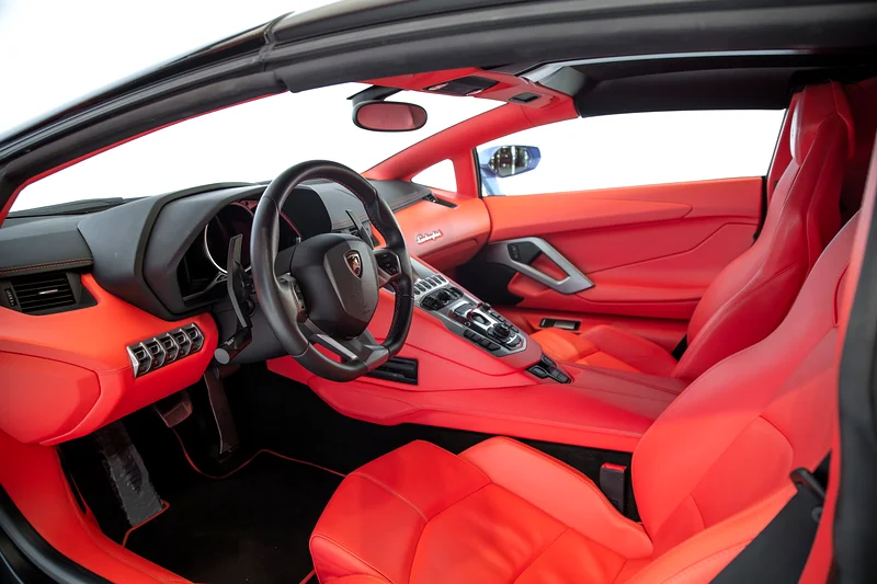 AVENTADOR ROADSTER LP700-4 | BLUE/ORANGE | GCC | CARBON EXTERIOR - Image 9
