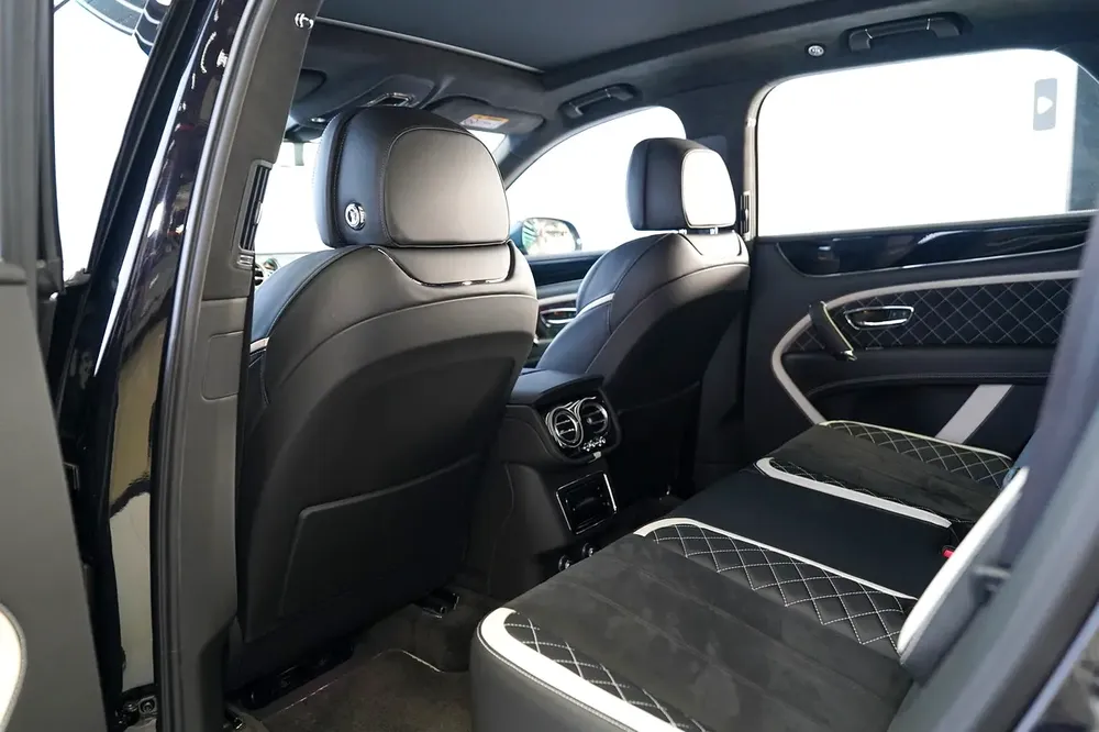 BENTAYGA SPEED W12 | TWO TONE INTERIO | ALCANTARA SEATS | PANORAMIC ROOF | WARRANTY AVAILABLE - Image 10