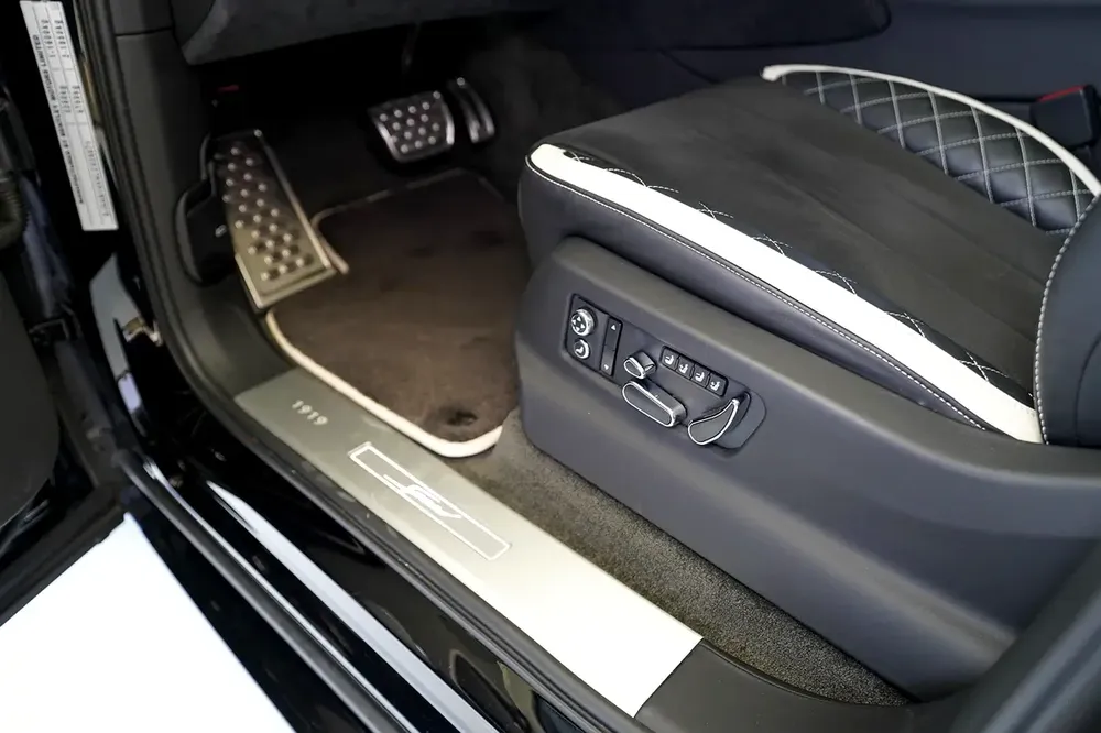 BENTAYGA SPEED W12 | TWO TONE INTERIO | ALCANTARA SEATS | PANORAMIC ROOF | WARRANTY AVAILABLE - Image 9