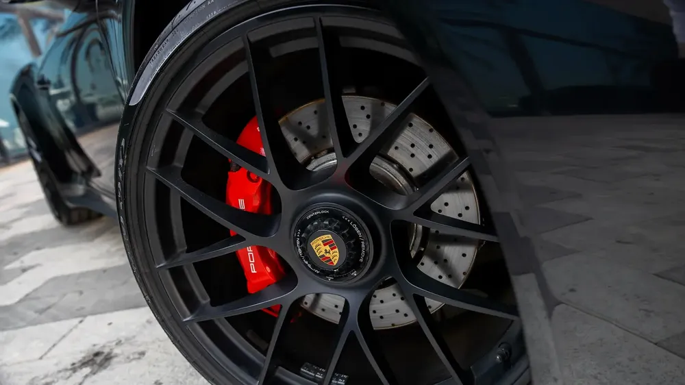2018 I PORSHCE 911 CARRERA 4 GTS I BOSE SOUND SYSTEMI ALCANTARA INTERIOR I IMMACULATE CAR - Image 10