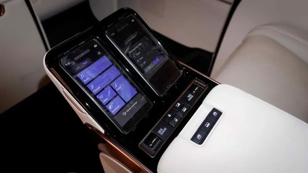Lexus LM 350h 4 seats - Ready Stock! Local taxes included - Image 15