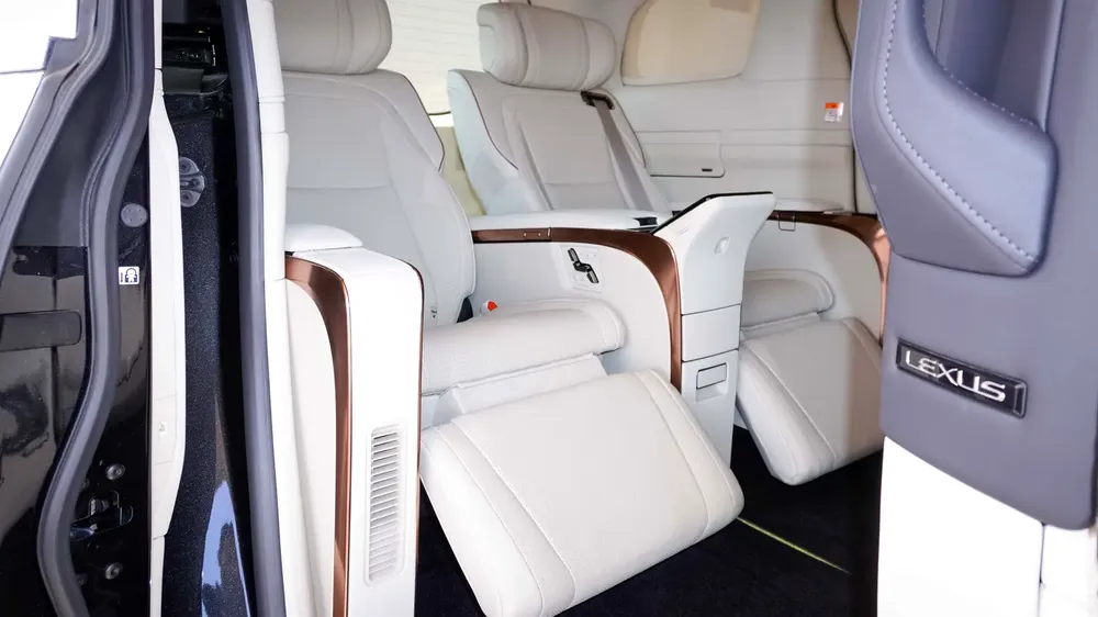 Lexus LM 350h 4 seats - Ready Stock! Local taxes included - Image 18