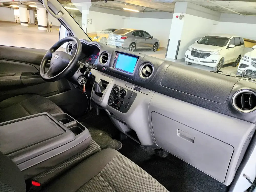 Nissan Urvan NV350 3 Seater 2022 GCC Specs - Manual - Excellent Condition - Image 12