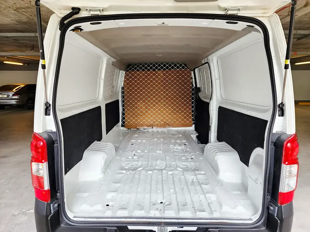 Nissan Urvan NV350 3 Seater 2022 GCC Specs - Manual - Excellent Condition - Image 13