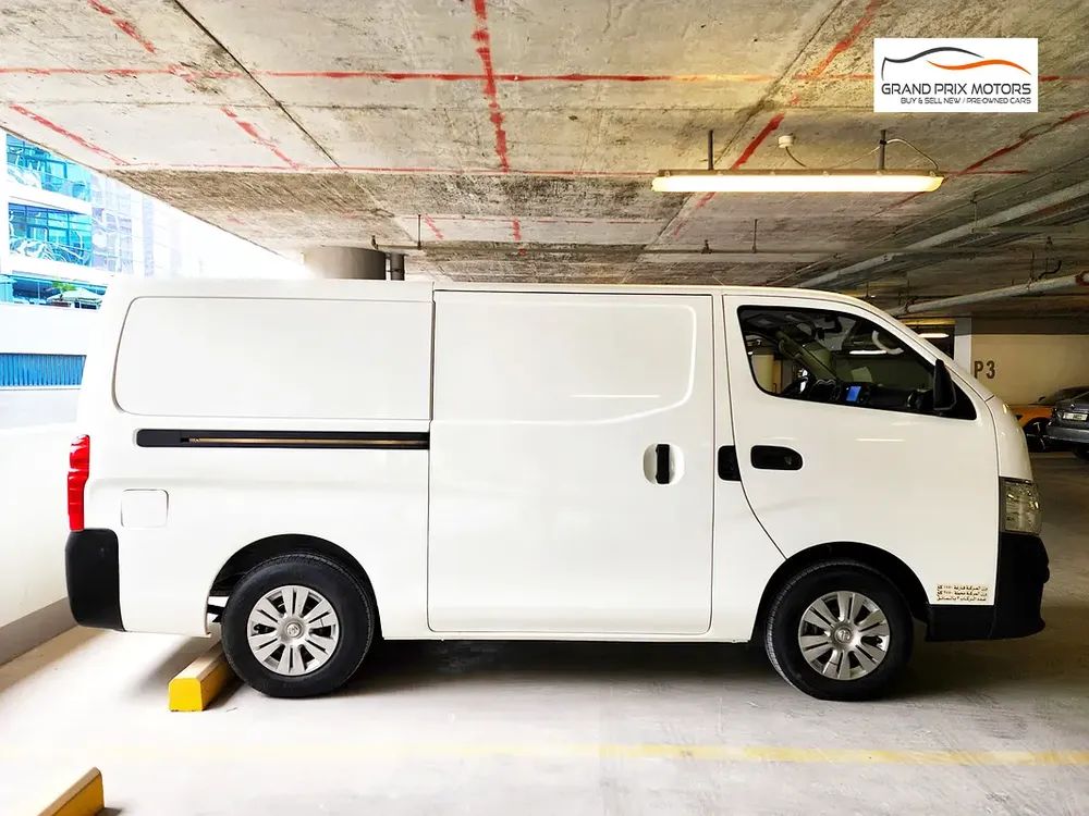 Nissan Urvan NV350 3 Seater 2022 GCC Specs - Manual - Excellent Condition - Image 4