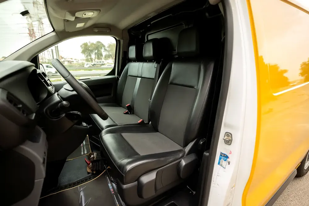 Peugeot Expert | Delivery Van | Manual Diesel | GCC Specs | Ref#P24052 - Image 8