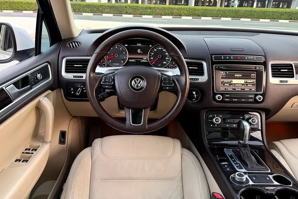Volkswagen Service History / 2 Keys | Volkswagen Touareg SEL 2016 GCC Specifications (Single Owner) - Image 11