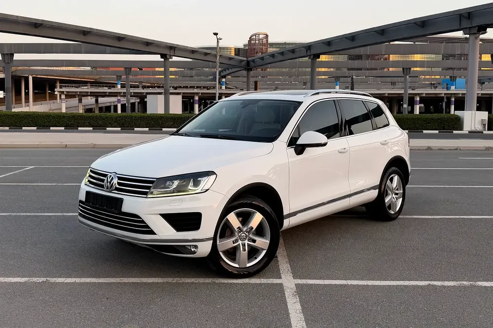 Volkswagen Service History / 2 Keys | Volkswagen Touareg SEL 2016 GCC Specifications (Single Owner) - Image 4