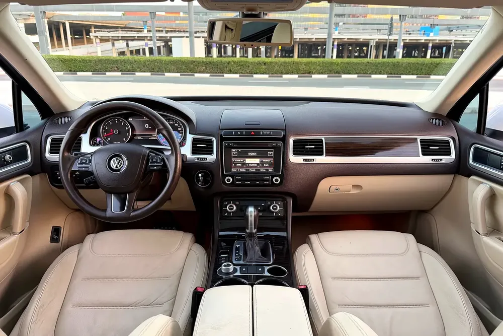 Volkswagen Service History / 2 Keys | Volkswagen Touareg SEL 2016 GCC Specifications (Single Owner) - Image 8