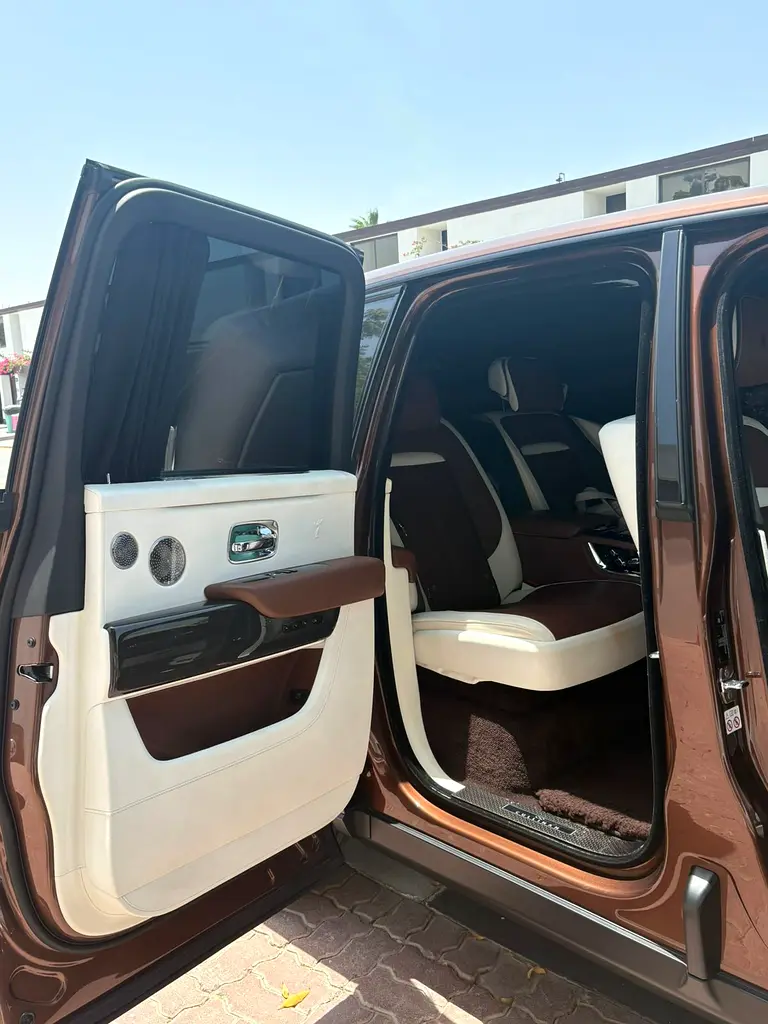 Rolls-Royce Cullinan Black Badge 2021 - American Specs - Image 4