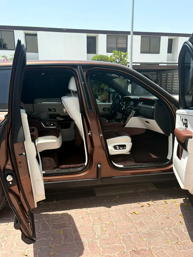 Rolls-Royce Cullinan Black Badge 2021 - American Specs - Image 5