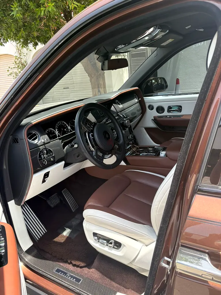 Rolls-Royce Cullinan Black Badge 2021 - American Specs - Image 7