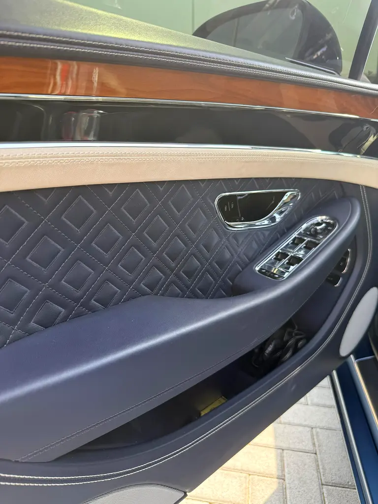 Bentley Continental GTC 2022 - GCC Specs - Image 10