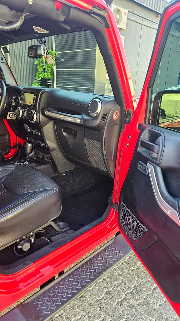 Jeep Wrangler Unlimited Sahara Modified - Image 5