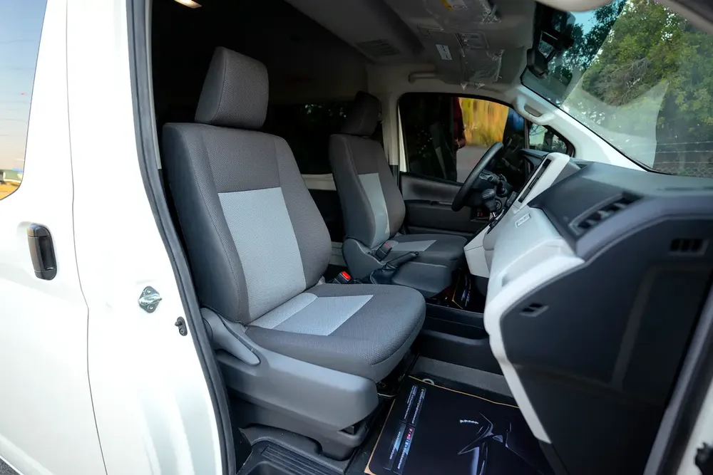 High-Roof 13-Seater Passenger Van | Automatic | GCC Specs | Ref#T28025 - Image 10