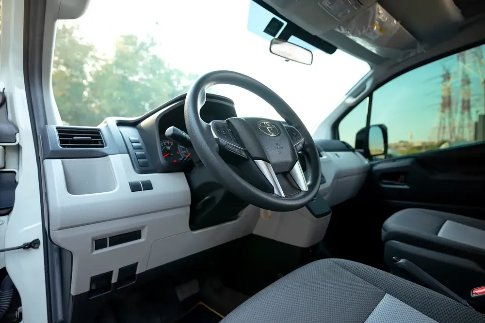 High-Roof 13-Seater Passenger Van | Automatic | GCC Specs | Ref#T28025 - Image 13