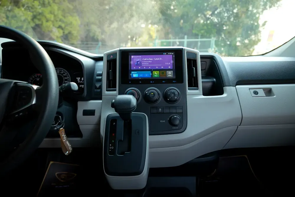 High-Roof 13-Seater Passenger Van | Automatic | GCC Specs | Ref#T28025 - Image 15