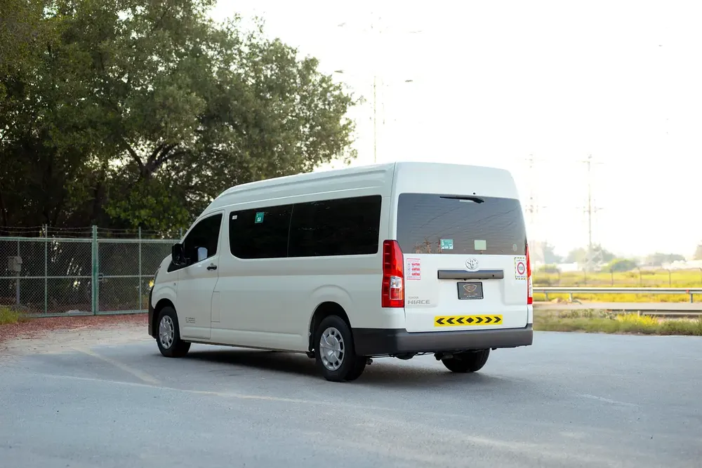 High-Roof 13-Seater Passenger Van | Automatic | GCC Specs | Ref#T28025 - Image 4