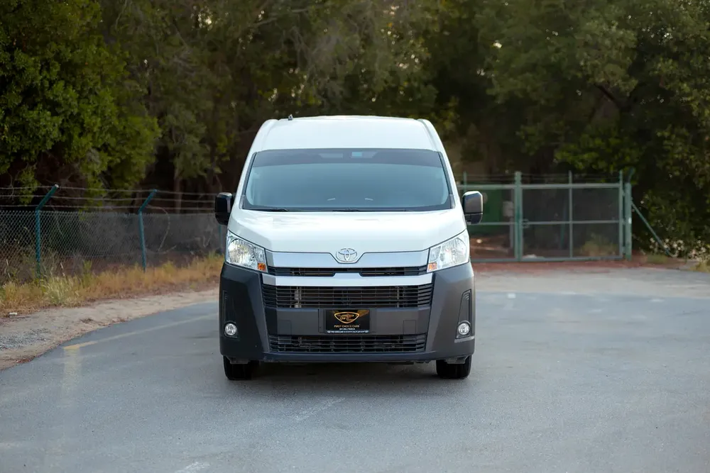 High-Roof 13-Seater Passenger Van | Automatic | GCC Specs | Ref#T28025 - Image 5