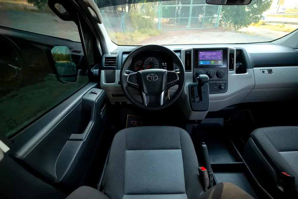 High-Roof 13-Seater Passenger Van | Automatic | GCC Specs | Ref#T28025 - Image 8