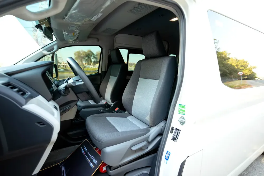 High-Roof 13-Seater Passenger Van | Automatic | GCC Specs | Ref#T28025 - Image 9