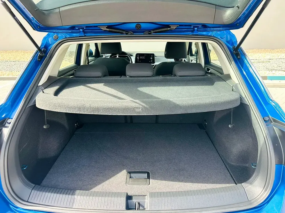 VOLKSWAGEN T-ROC 2024 GCC 24000KM BLUE - Image 6