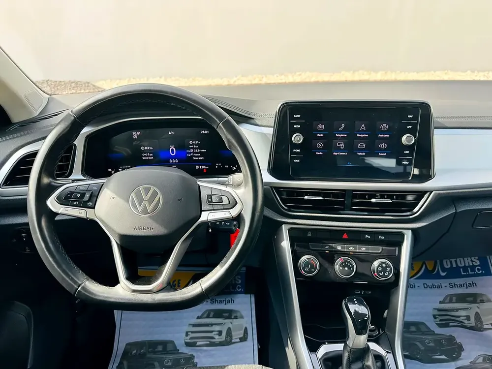 VOLKSWAGEN T-ROC 2024 GCC 24000KM BLUE - Image 7