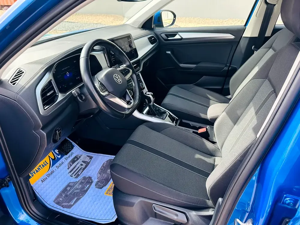 VOLKSWAGEN T-ROC 2024 GCC 24000KM BLUE - Image 8