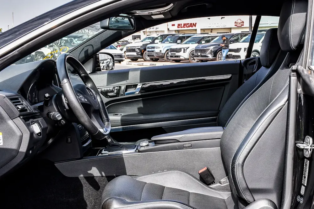 2010 - BENZ E350 COUPE - SUPER CLEAN - LIKE NEW - ONLY 33,000 KM - Image 13