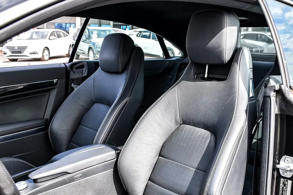 2010 - BENZ E350 COUPE - SUPER CLEAN - LIKE NEW - ONLY 33,000 KM - Image 14