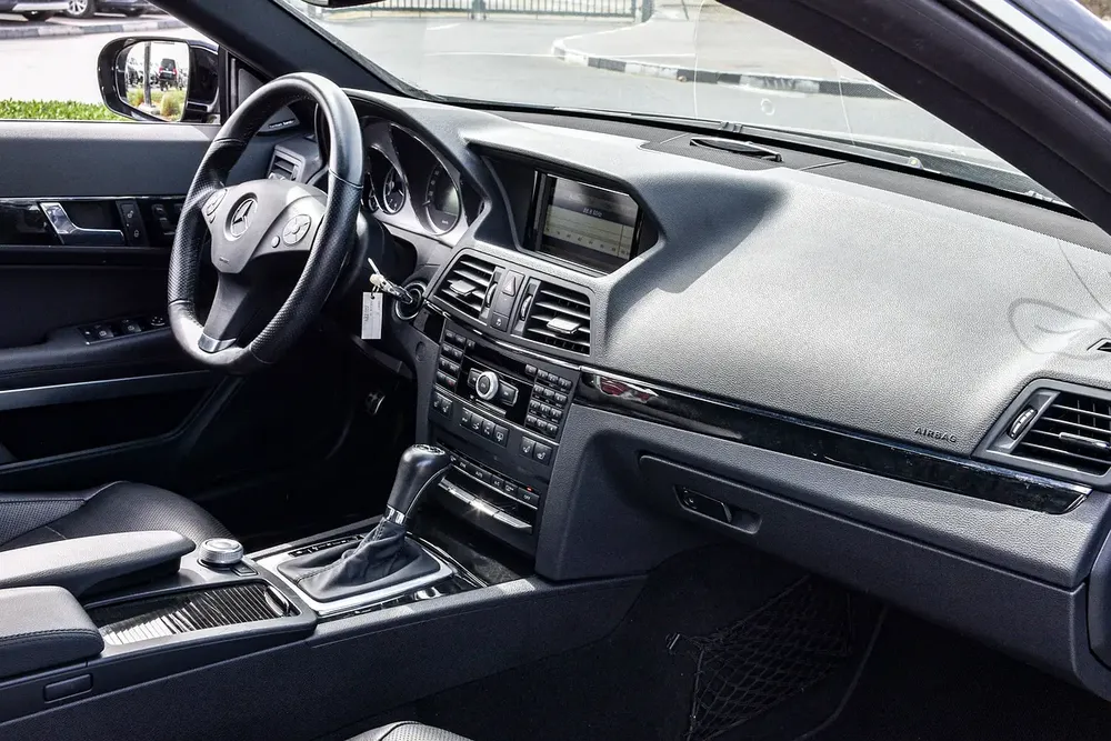 2010 - BENZ E350 COUPE - SUPER CLEAN - LIKE NEW - ONLY 33,000 KM - Image 15