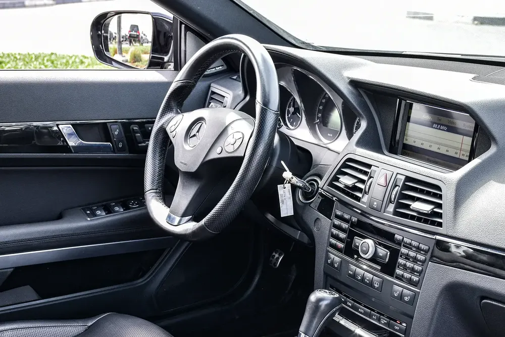 2010 - BENZ E350 COUPE - SUPER CLEAN - LIKE NEW - ONLY 33,000 KM - Image 16