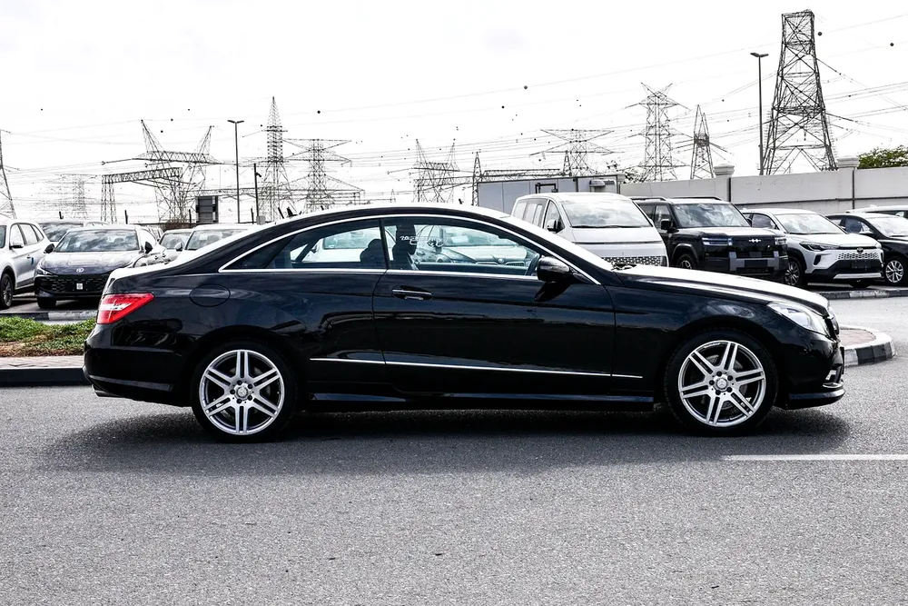 2010 - BENZ E350 COUPE - SUPER CLEAN - LIKE NEW - ONLY 33,000 KM - Image 4