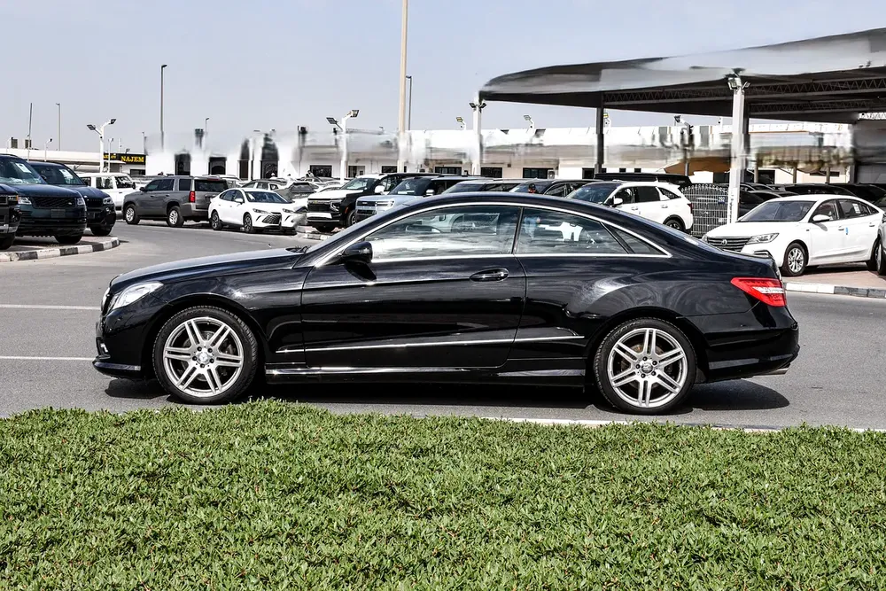 2010 - BENZ E350 COUPE - SUPER CLEAN - LIKE NEW - ONLY 33,000 KM - Image 5