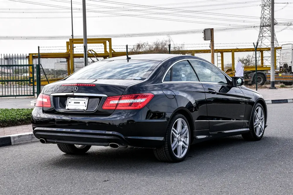 2010 - BENZ E350 COUPE - SUPER CLEAN - LIKE NEW - ONLY 33,000 KM - Image 6