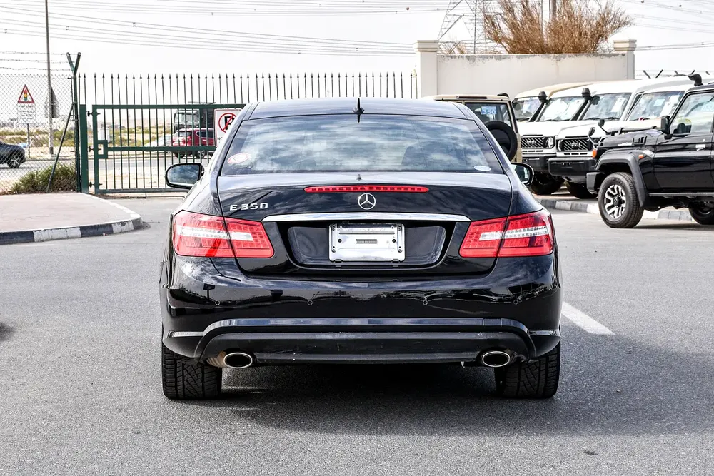 2010 - BENZ E350 COUPE - SUPER CLEAN - LIKE NEW - ONLY 33,000 KM - Image 8