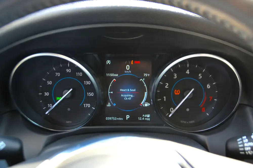 2.0L/ V.4/ JAGUAR XF/ FULL OPTION/ 4X4 WHEEL DRIVE/ TURBO CHARGED/ ORGINAL AIRBAG - Image 10