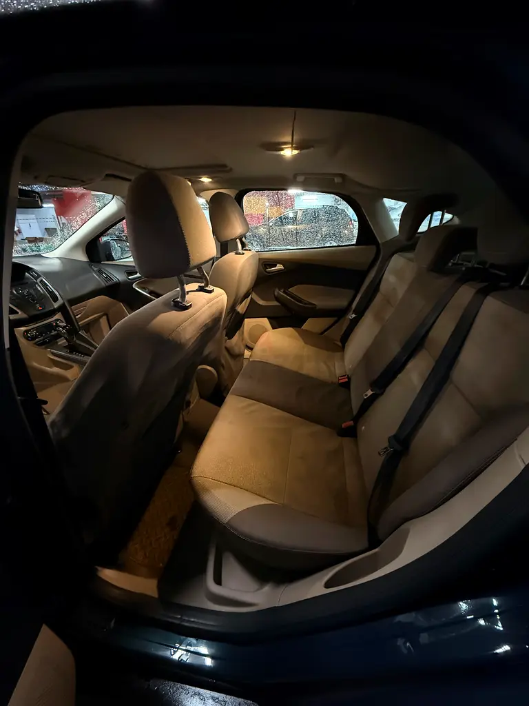 Ford Focus - trend - 2013 model - 1.6L - 4 cylinder - Image 10