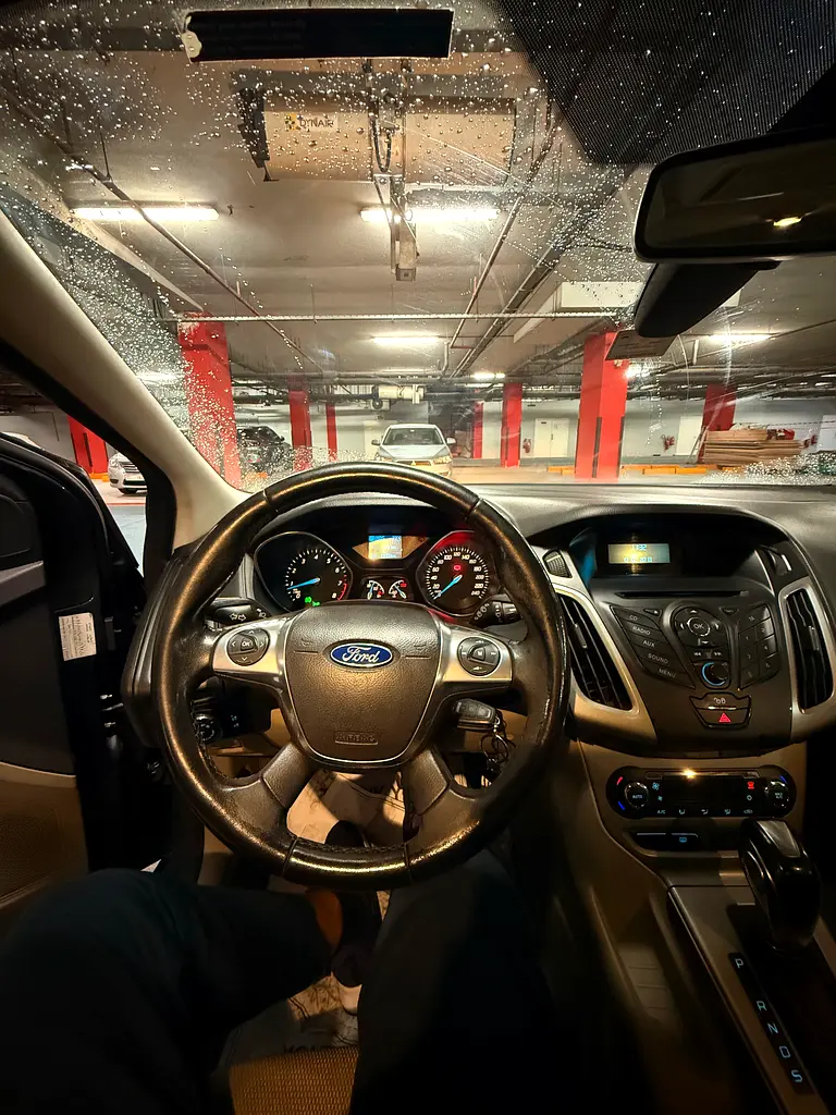 Ford Focus - trend - 2013 model - 1.6L - 4 cylinder - Image 7