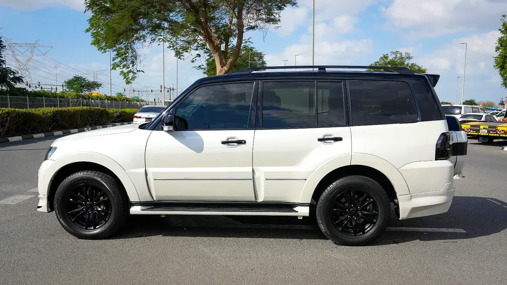 MITSUBISHI PAJERO 2020!! SIGNATURE CONDITION!! GCC SPECS!! WELL MAINTAINED!! 3.8 V6 - Image 16