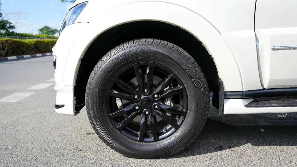 MITSUBISHI PAJERO 2020!! SIGNATURE CONDITION!! GCC SPECS!! WELL MAINTAINED!! 3.8 V6 - Image 17