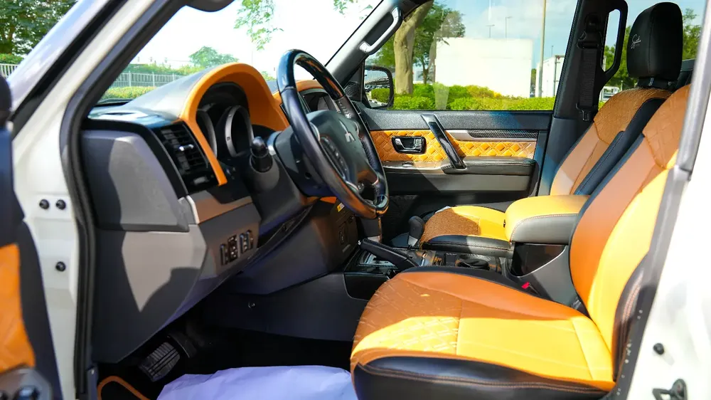 MITSUBISHI PAJERO 2020!! SIGNATURE CONDITION!! GCC SPECS!! WELL MAINTAINED!! 3.8 V6 - Image 4