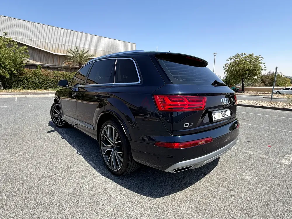 2018 Audi Q7 45 TFSI Quattro | GCC Spec | High Spec | FSH | Just Serviced | 360 Camera - Image 11